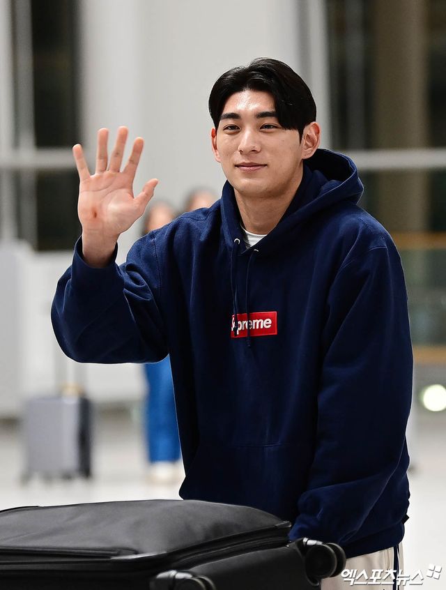 미국프로야구 메이저리그(MLB) 샌프란시스코 자이언츠 소속 이정후가 새 시즌을 준비하기 위해 13일 오후 인천국제공항을 통해 미국으로 출국했다. 이정후가 출국장으로 향하고 있다. 엑스포츠뉴스 DB