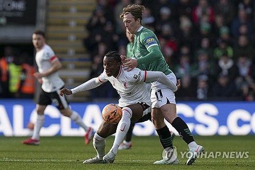 리버풀이 10일(한국시간) 영국 플리머스에 있는 홈파크에서 열린 플리머스 아가일과의 2024-2025시즌 FA컵 4라운드 경기에서 충격 패를 당했다.&nbsp;연합뉴스