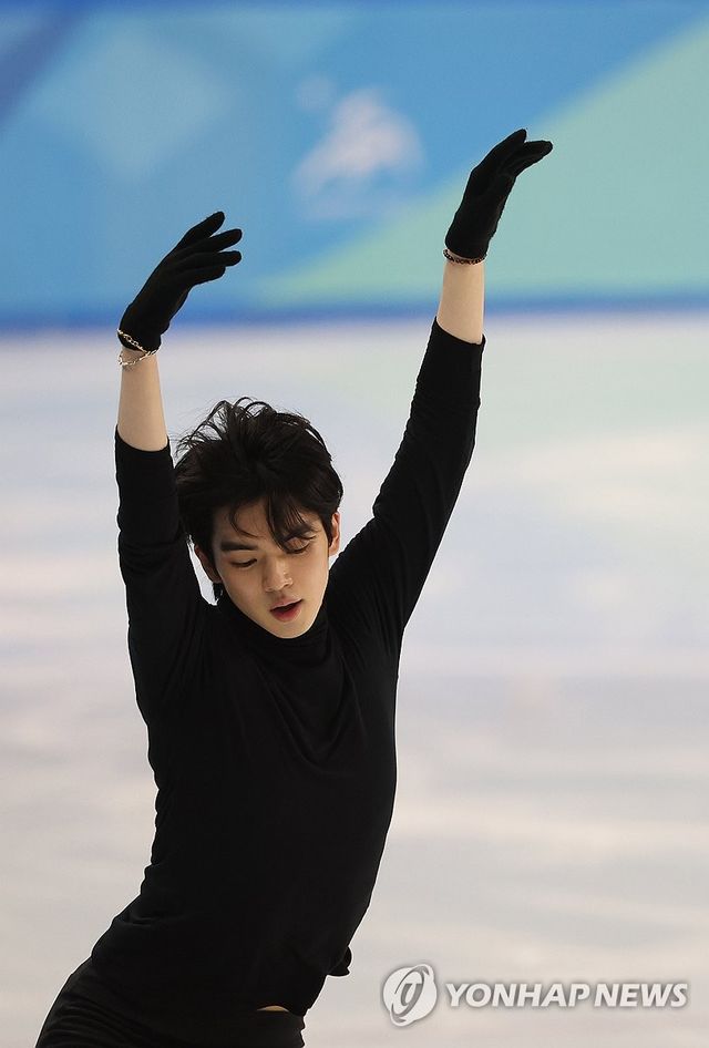 10일 중국 하얼빈 헤이룽장 빙상훈련센터 다목적홀에서 하얼빈 동계아시안게임에 출전하는 한국 남자 피겨 차준환이 훈련하고 있다. 연합뉴스