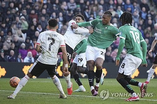 리버풀이 10일(한국시간) 영국 플리머스에 있는 홈파크에서 열린 플리머스 아가일과의 2024-2025시즌 FA컵 4라운드 경기에서 충격 패를 당했다.&nbsp;연합뉴스