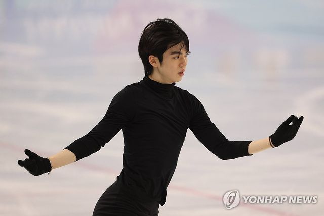 10일 중국 하얼빈 헤이룽장 빙상훈련센터 다목적홀에서 하얼빈 동계아시안게임에 출전하는 한국 남자 피겨 차준환이 훈련하고 있다. 연합뉴스