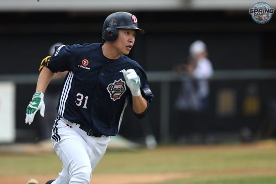 두산 베어스 외야수 정수빈이 호주 블랙타운 스프링캠프에서 팀 청백전을 소화했다. 두산 베어스