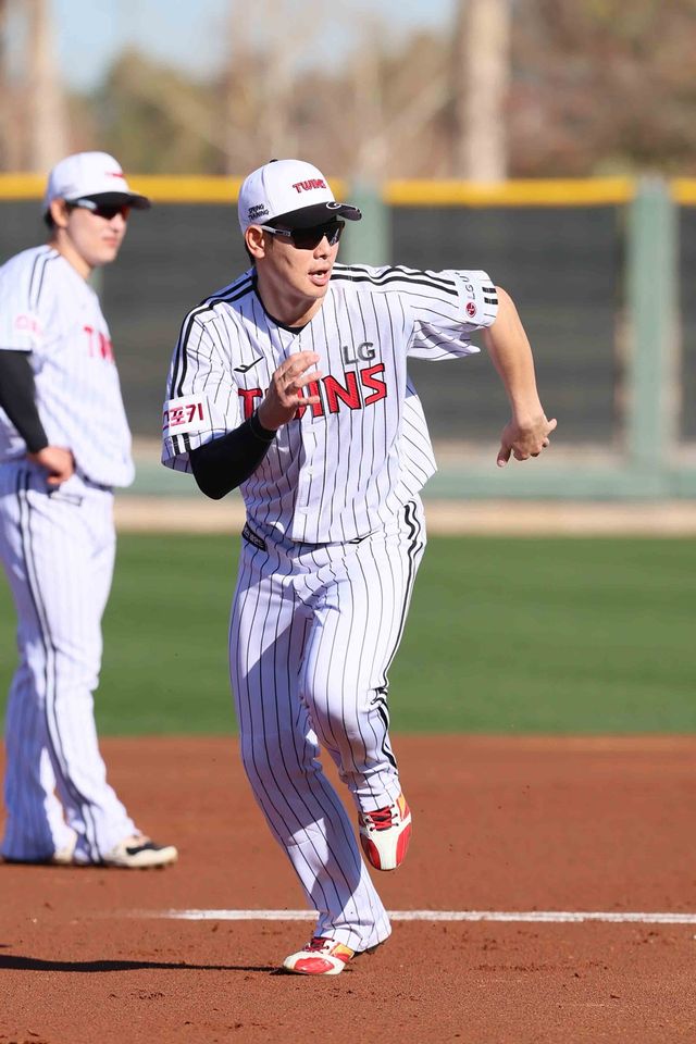 LG 외야수 홍창기는 지난해 커리어하이를 새롭게 썼다. 여기에 만족하지 않고 강한 타구와 장타를 생산하고자 비시즌부터 열심히 준비하고 있다. LG 트윈스