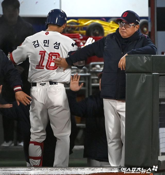 롯데 베테랑 김민성(16번)은 지난 시즌을 앞두고 트레이드돼 친정팀 롯데에 복귀했다. 다만, 기대만큼 활약하지 못했다. 반등이 절실하다. 엑스포츠뉴스 DB