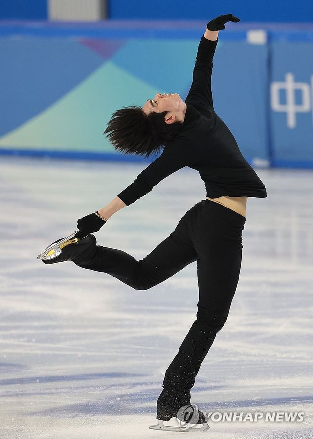 10일 중국 하얼빈 헤이룽장 빙상훈련센터 다목적홀에서 하얼빈 동계아시안게임에 출전하는 한국 남자 피겨 차준환이 훈련하고 있다. 연합뉴스