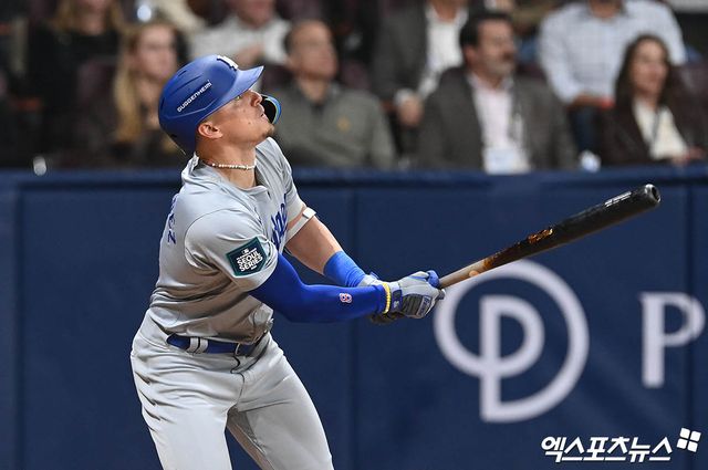 20일 오후 서울 구로구 고척스카이돔에서 열리는 '메이저리그(MLB) 월드투어 서울시리즈 2024' LA 다저스와 샌디에이고 파드리스의 개막전 경기, 8회초 무사 만루 다저스 키케 에르난데스가 1타점 희생 플라이를 때려내고 있다. 엑스포츠뉴스 DB
