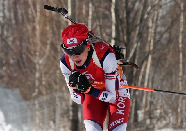 러시아 출신 귀화 선수 예카테리나 압바꾸모바(전남체육회)가 11일 중국 야부리 스키리조트에서 열린 2025 하얼빈 동계 아시안게임 바이애슬론 여자 7.5km 스프린트 경기에서 22분 45초 4의 기록으로 우승을 차지했다. 로이터, 연합뉴스
