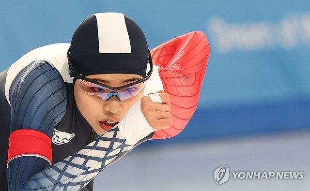이나현이 11일 중국 하얼빈 헤이룽장 빙상훈련센터 스피드스케이팅 오벌에서 열린 하얼빈 동계아시안게임(AG) 스피드스케이팅 여자 1000m에서 질주하고 있다. 연합뉴스