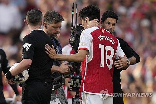 영국 매체 '데일리 메일'이 12일(한국시간) 아스널 수비수 도미야스의 장기적인 몸 상태에 우려가 된다며 그가 두 번째 무릎 수술을 앞두고 있다고 독점 보도했다.&nbsp;연합뉴스