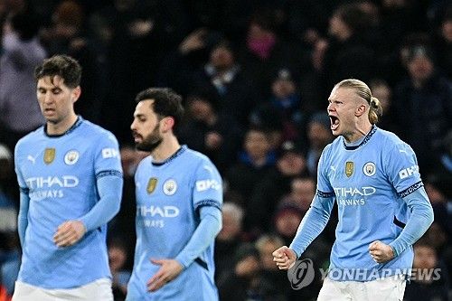 맨체스터 시티가 12일(한국시간) 영국 맨체스터에 있는 에티하드 스타디움에서 열린 레알 마드리드(스페인)와의 2024-2025시즌 유럽축구연맹(UEFA) 챔피언스리그 16강 플레이오프 1차전에서 2-3으로 대역전패를 당했다.&nbsp;큰일난 건 맨시티, 그리고 세르히오 아구에로도 있다. 연합뉴스