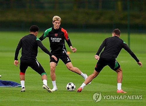 영국 매체 '데일리 메일'이 12일(한국시간) 아스널 수비수 도미야스의 장기적인 몸 상태에 우려가 된다며 그가 두 번째 무릎 수술을 앞두고 있다고 독점 보도했다.&nbsp;연합뉴스