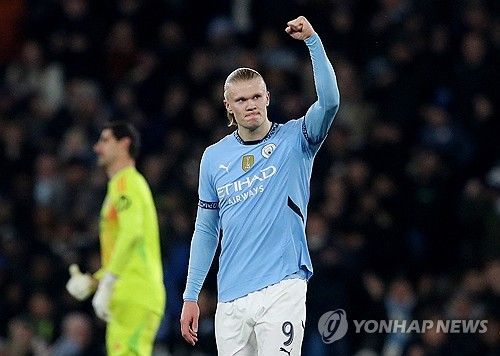 맨체스터 시티가 12일(한국시간) 영국 맨체스터에 있는 에티하드 스타디움에서 열린 레알 마드리드(스페인)와의 2024-2025시즌 유럽축구연맹(UEFA) 챔피언스리그 16강 플레이오프 1차전에서 2-3으로 대역전패를 당했다.&nbsp;큰일난 건 맨시티, 그리고 세르히오 아구에로도 있다. 연합뉴스