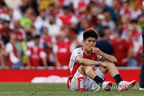 영국 매체 '데일리 메일'이 12일(한국시간) 아스널 수비수 도미야스의 장기적인 몸 상태에 우려가 된다며 그가 두 번째 무릎 수술을 앞두고 있다고 독점 보도했다.&nbsp;연합뉴스