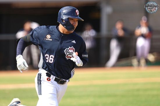 두산 베어스 외야수 추재현이 지난 12일 열린 스프링캠프 두 번째 청백전에서 솔로 홈런을 쏘아 올렸다. 두산 베어스