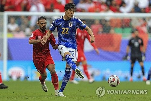 영국 매체 '데일리 메일'이 12일(한국시간) 아스널 수비수 도미야스의 장기적인 몸 상태에 우려가 된다며 그가 두 번째 무릎 수술을 앞두고 있다고 독점 보도했다.&nbsp;연합뉴스