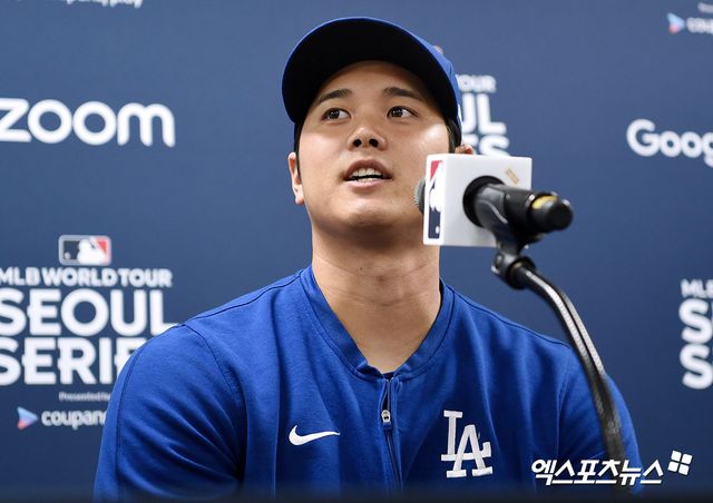 16일 오후 서울 구로구 고척스카이돔에서 '2024 메이저리그 월드투어 서울 시리즈' LA 다저스 공식 기자회견이 진행됐다. 이날 공식 기자회견에 참석한 LA 다저스 오타니 쇼헤이가 취재진의 질문에 답하고 있다. 엑스포츠뉴스 DB