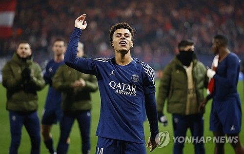 PSG가 12일(한국시간) 프랑스 갱강에 있는 스타드 드 루두루에서 열린 브레스트와의 2024-2025시즌 UEFA 챔피언스리그 16강 플레이오프 1차전에서 3-0 대승을 거두며 토너먼트 진출에 한발 다가섰다.&nbsp;연합뉴스