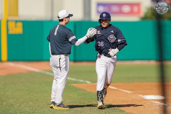 두산 베어스 외야수 추재현이 지난 12일 열린 스프링캠프 두 번째 청백전에서 솔로 홈런을 쏘아 올렸다. 두산 베어스