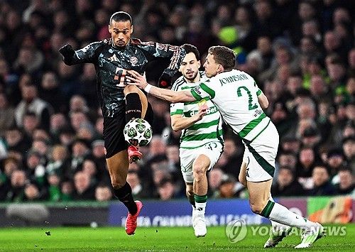 바이에른 뮌헨은 13일(한국시간) 스코틀랜드 글래스고에 위치한 셀틱 파크에서 열린 셀틱과의 2024-25시즌 유럽축구연맹(UEFA) 챔피언스리그 16강 플레이오프 1차전에서 2-1 승리를 거뒀다. 이날 김민재(바이에른 뮌헨)와 양현준(셀틱) 모두 벤치에 포함되면서 코리안더비가 성사되지 않았다. 김민재는 이날 결장하고 양현준은 후반 32분에 교체 투입됐는데 투입된지 2분 만에 도움을 기록하면서 맹활약했다. 연합뉴스