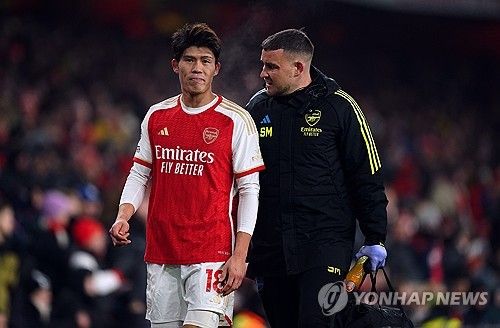 영국 매체 '데일리 메일'이 12일(한국시간) 아스널 수비수 도미야스의 장기적인 몸 상태에 우려가 된다며 그가 두 번째 무릎 수술을 앞두고 있다고 독점 보도했다.&nbsp;연합뉴스