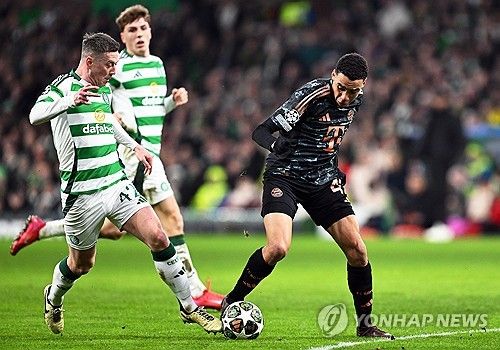 바이에른 뮌헨은 13일(한국시간) 스코틀랜드 글래스고에 위치한 셀틱 파크에서 열린 셀틱과의 2024-25시즌 유럽축구연맹(UEFA) 챔피언스리그 16강 플레이오프 1차전에서 2-1 승리를 거뒀다. 이날 김민재(바이에른 뮌헨)와 양현준(셀틱) 모두 벤치에 포함되면서 코리안더비가 성사되지 않았다. 김민재는 이날 결장하고 양현준은 후반 32분에 교체 투입됐는데 투입된지 2분 만에 도움을 기록하면서 맹활약했다. 연합뉴스