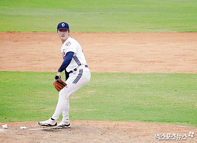 두산 베어스 투수 곽빈이 13일 호주 블랙타운 스프링캠프에서 캠프 첫 라이브 피칭을 소화하고 있다. 블랙타운, 김근한 기자