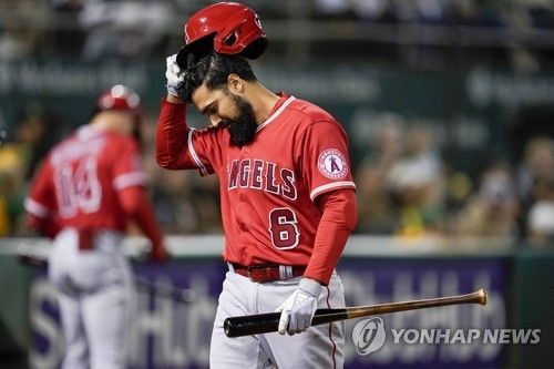 에인절스 내야수 렌던은 두 번째 엉덩이 수술로 장기 결장할 예정이다. 그는 2억 4500만 달러(약 3557억원) 거액을 받고 입단했지만, 부상자 명단에만 12번 오르며 제 몫을 하지 못하고 있다. 연합뉴스 AFP