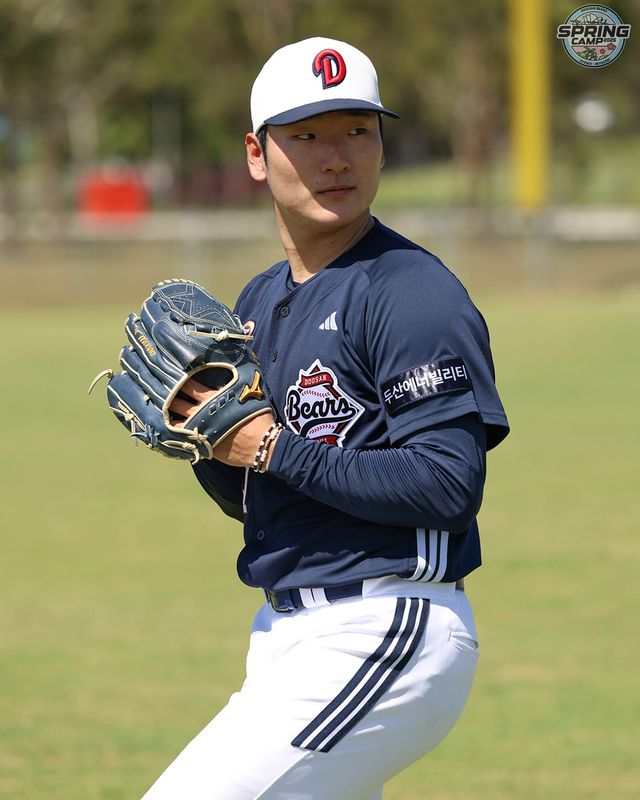 두산 베어스 투수 곽빈이 호주 블랙타운 스프링캠프에서 훈련에 임하고 있다. 두산 베어스