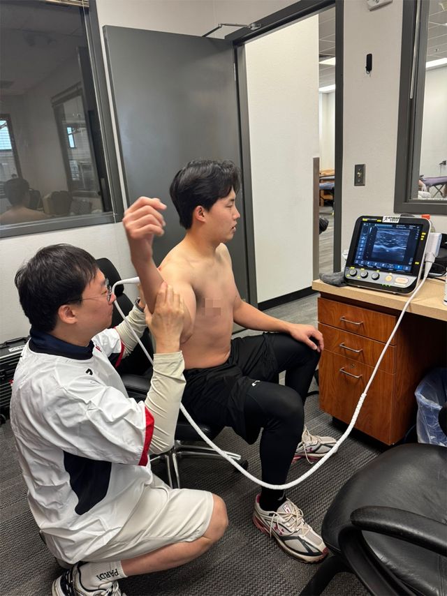 LG 필드닥터로 활동 중인 금정섭 세종 스포츠 정형외과 원장은 지난 9일 미국 애리조나를 방문해 3박 4일간 선수단의 몸 상태를 점검했다. LG 트윈스