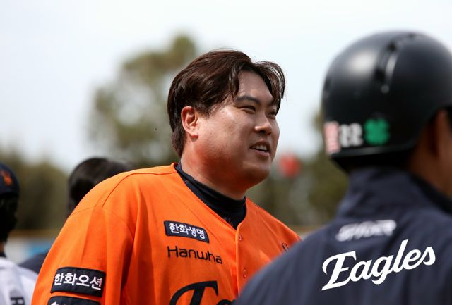 김경문 감독이 이끄는 한화 이글스는 호주 멜버른의 멜버른 볼파크에서 1차 스프링캠프를 진행 중이다. 류현진은 13일 라이브피칭을 소화하며 첫 실전을 가졌다. 한화 이글스