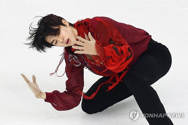 피겨스케이팅 차준환이 13일 중국 하얼빈 헤이룽장 빙상훈련센터 다목적홀에서 열린 2025 하얼빈 동계아시안게임 피겨 남자 싱글에서 금메달을 따냈다. 연합뉴스