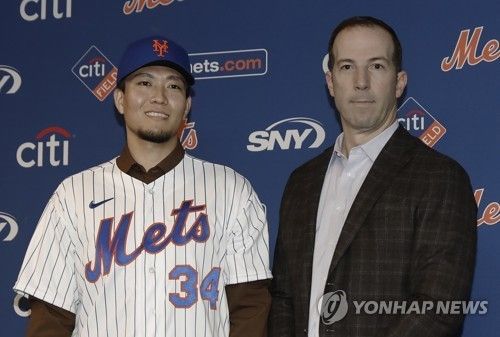 메츠 투수 센가는 지난해 어깨와 종아리를 다쳐 원하는 대로 시즌을 치르지 못했다. 다가올 2025시즌에는 몸 상태를 끌어올려 팀에 보탬이 되리라 다짐했다. 연합뉴스 UPI