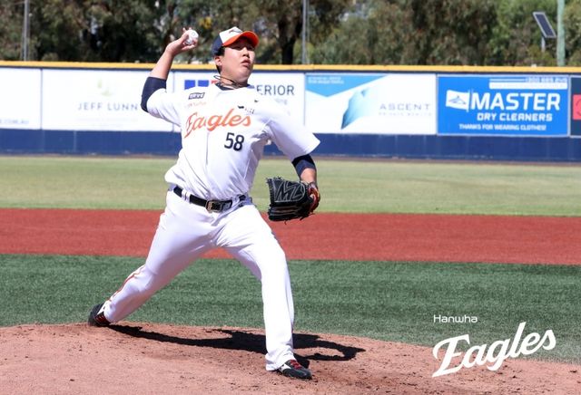 김경문 감독이 이끄는 한화 이글스는 호주 멜버른의 멜버른 볼파크에서 1차 스프링캠프를 진행 중이다. 박상원이 라이브 피칭을 하고 있다. 한화 이글스