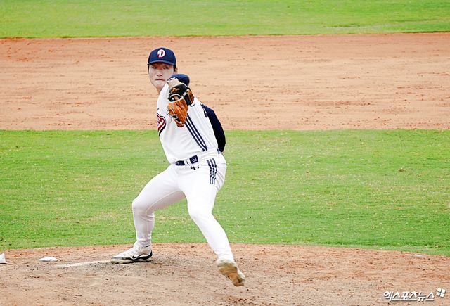두산 베어스 투수 곽빈이 13일 호주 블랙타운 스프링캠프에서 캠프 첫 라이브 피칭을 소화하고 있다. 블랙타운, 김근한 기자