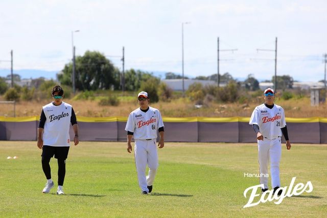 김경문 감독이 이끄는 한화 이글스는 호주 멜버른의 멜버른 볼파크에서 1차 스프링캠프를 진행 중이다. 박상원이 주현상, 한승혁과 함께 훈련을 하고 있다. 한화 이글스