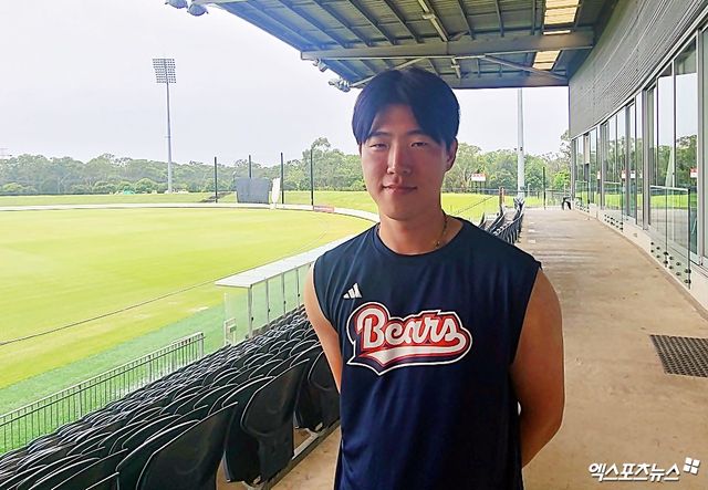 두산 베어스 투수 김유성이 호주 블랙타운 스프링캠프에서 취재진과 인터뷰에 응하고 있다. 블랙타운, 김근한 기자