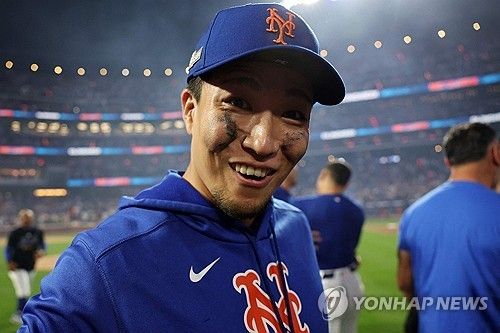 메츠 투수 센가는 지난해 어깨와 종아리를 다쳐 원하는 대로 시즌을 치르지 못했다. 다가올 2025시즌에는 몸 상태를 끌어올려 팀에 보탬이 되리라 다짐했다. 연합뉴스 AFP