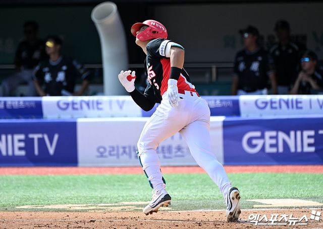 16일 오후 수원KT위즈파크에서 열린 '2024 신한 SOL Bank KBO리그' KIA 타이거즈와 KT 위즈의 경기, 3회초 KIA 김도영이 솔로 홈런을 날리고 있다. 엑스포츠뉴스 DB