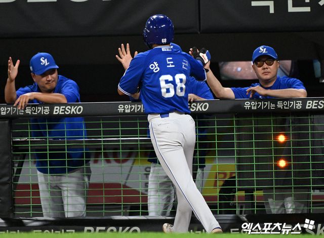 삼성 내야수 양도근(68번)은 백업 내야수로 활력을 불어넣으리라 많은 기대를 받았으나 훈련 도중 코에 공을 맞으며 잠시 쉬어가게 됐다. 엑스포츠뉴스 DB