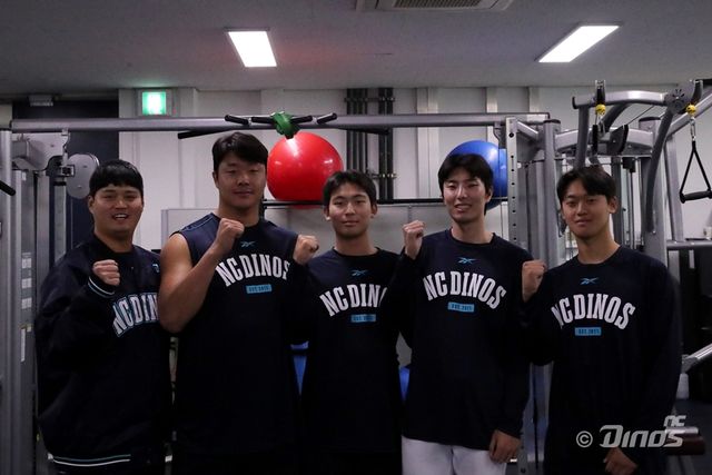 호주프로야구에서 다양한 경험을 쌓은 김건태 코치, 서의태, 신영우, 박지한, 원종해(왼쪽부터). NC 다이노스