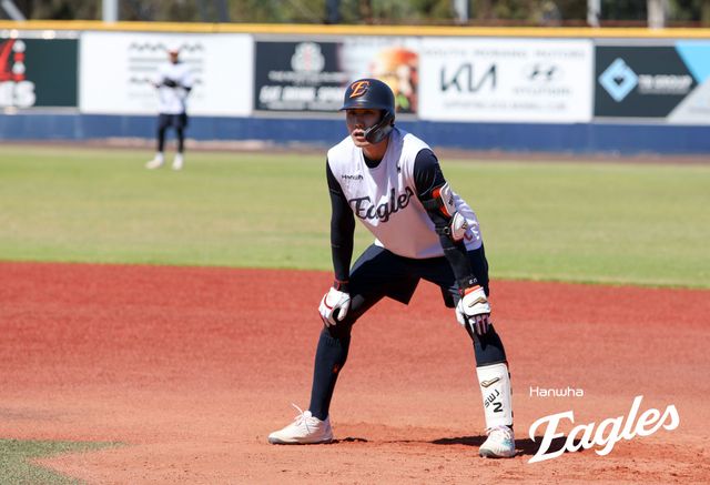 김경문 감독이 이끄는 한화 이글스는 14일 호주 멜버른의 멜버른 볼파크에서 호주 야구 대표팀과 연습경기를 치른다. 지난 시즌 종료 후 FA 자격을 얻고 4년 최대 50억원에 한화로 이적한 심우준이 한화 선수들과 첫 호흡을 맞춘다. 한화 이글스