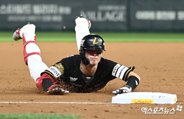 25일 오후 인천SSG랜더스필드에서 열린 '2024 신한 SOL Bank KBO리그' 한화 이글스와 SSG 랜더스의 경기, 9회말 1사 SSG 최지훈이 우중간 안타를 날린 후 3루까지 진루하고 있다. 엑스포츠뉴스 DB