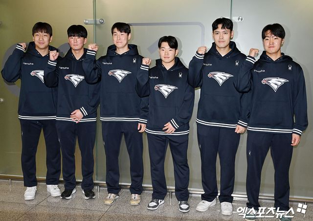 한화 이글스 선수단이 스프링캠프 참가를 위해 22일 오전 인천국제공항을 통해 호주 멜버른으로 출국했다. 한화 권민규, 이민재, 박부성, 이승현, 한지윤, 정우주(왼쪽부터)가 포즈를 취하고 있다. 엑스포츠뉴스DB