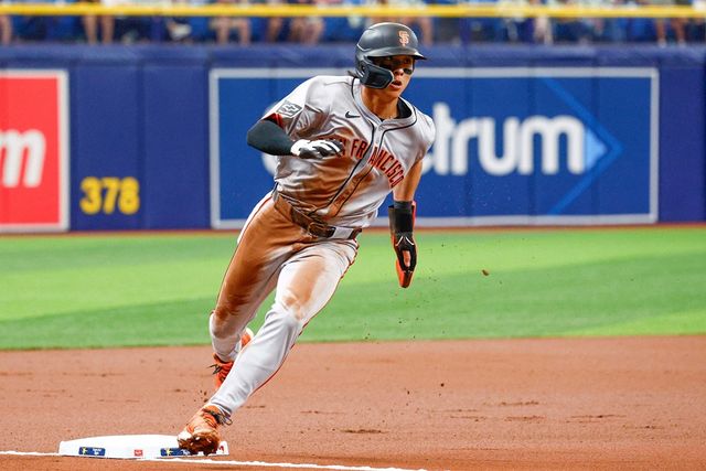 샌프란시스코 자이언츠 외야수 이정후가 빅리그 2년 차 시즌을 준비하고 있는 가운데, 미국에 이어 일본 현지에서 부정적인 전망이 나왔다. 이정후는 팀의 목표 달성을 위해 돕고 싶다고 전하면서 2025시즌 활약을 다짐했다. AFP 연합뉴스