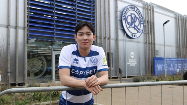 양민혁이 잉글랜드 무대 첫 선발 및 공격 포인트를 기록했다. 양민혁은 15일(한국시간) 영국 런던에 위치한 로프터스 로드에서 열린 2024-2025시즌 잉글랜드 풋볼리그(EFL) 챔피언십(2부) 33라운드 더비 카운티전서 2-0으로 앞서던 후반 12분 환상적인 도움을 기록했다. 소속팀 퀸즈 파크 레인저스는 더비를 4-0으로 꺾고 리그 11위에 올랐다. QPR