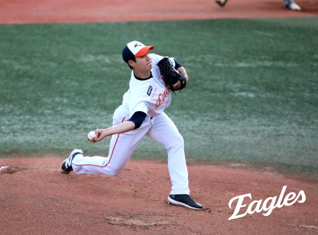 김경문 감독이 이끄는 한화 이글스는 14일 호주 멜버른의 멜버른 볼파크에서 호주 대표팀과의 연습경기에서 4회말 0-5 상황에서 경기를 끝냈다. 선발 등판한 신인 박부성은 3이닝 2실점을 기록했다. 한화 이글스