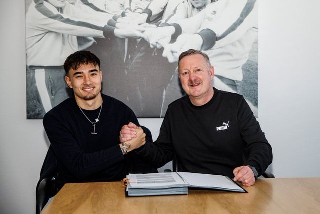 독일 매체 빌트가 15일(한국시간) 대한축구협회가 최근 옌스 카스트로프에게 접촉하고 있다고 보도했다.&nbsp;카스트로프는 독일인 아버지와 한국인 어머니 사이에서 태어난 혼혈 선수다. 연합뉴스