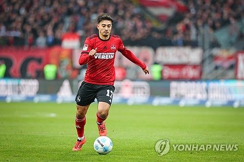 독일 매체 빌트가 15일(한국시간) 대한축구협회가 최근 옌스 카스트로프에게 접촉하고 있다고 보도했다.&nbsp;카스트로프는 독일인 아버지와 한국인 어머니 사이에서 태어난 혼혈 선수다. 연합뉴스