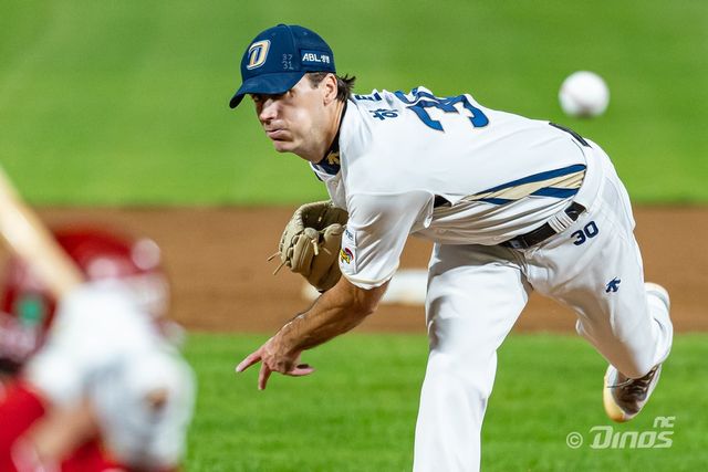 지난해 NC에서 뛰었던 투수 하트는 14일(한국시간) 샌디에이고에 입단해 메이저리그 복귀를 이뤄냈다. 5선발 경쟁을 펼치는 그가 선발진에 활력을 불어넣을지 많은 관심이 쏠리고 있다. NC 다이노스 