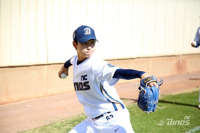 NC 투수 김민규는 스프링캠프 눈에 띄는 성장세를 보였다. 커브를 빠르게 손에 익혔고, 불펜진에 큰 힘이 되리라 많은 기대를 받고 있다. NC 다이노스